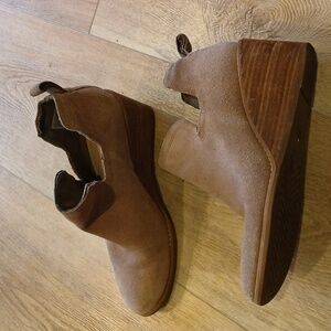 Toms Tan Ankle Booties Size 8 Tan